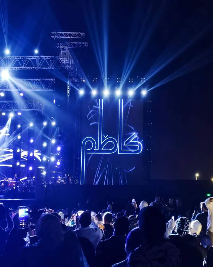 طلب زواج ومنع رجال الأمن من اعتراض الجماهير... كاظم الساهر يبدع في مصر (فيديو)